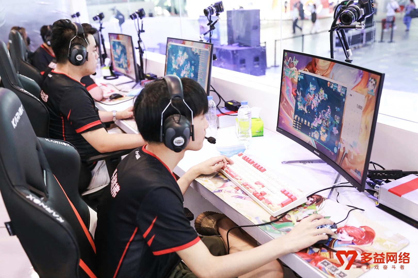 【圖3 《神武4》手游全國爭(zhēng)霸賽飛升135級(jí)組別總決賽現(xiàn)場(chǎng)】.jpg